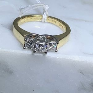 14k Solid Gold Genuine Diamond Ladies Ring Sz 5.25